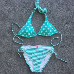Victoria’s Secret 2 Piece Bikini. Medium.